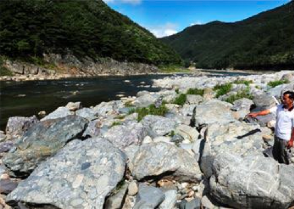 영양 칠보석 - 일곱 가지 영롱한 빛깔을 내는 아름다운 돌